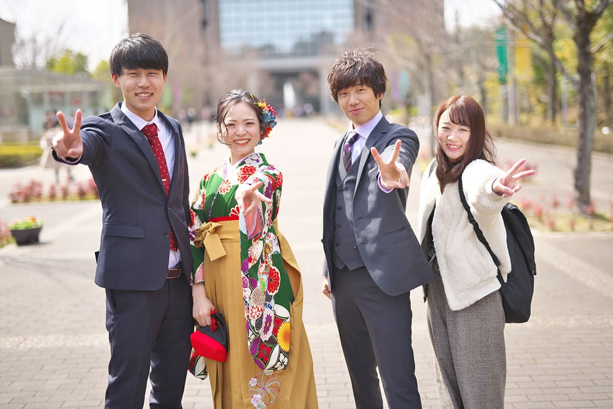 卒業式の記念写真撮影