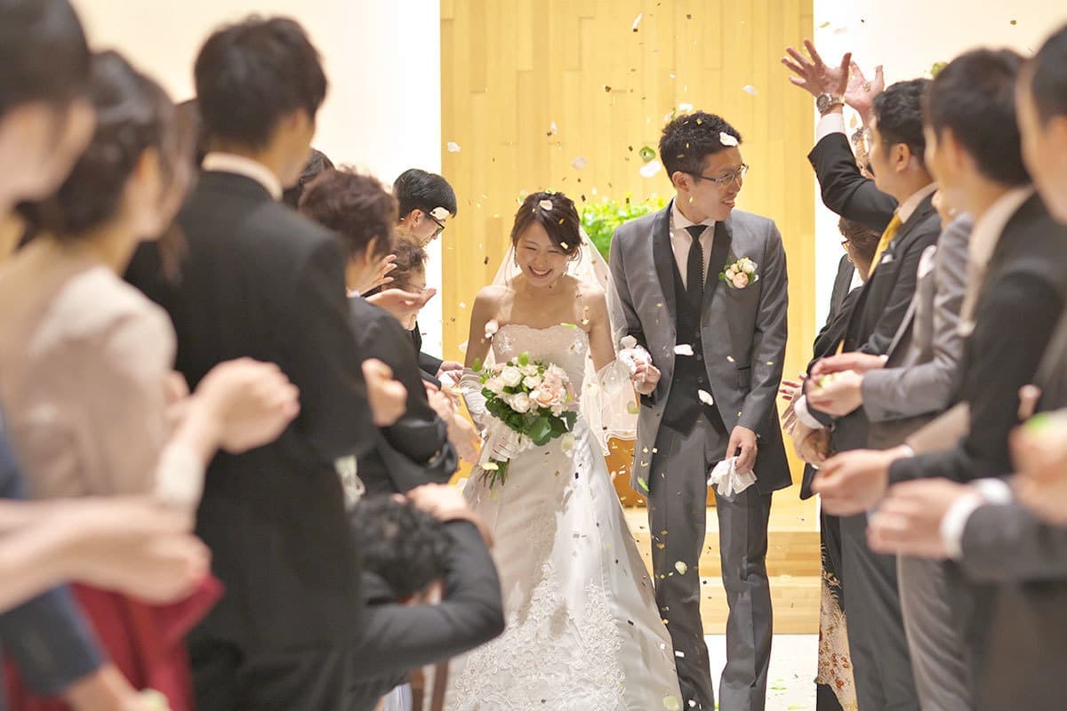 結婚式退場シーンの写真撮影